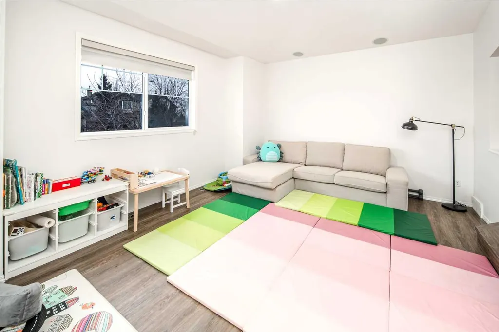 262 Panamount Close NW Calgary AB T3K 5P6
