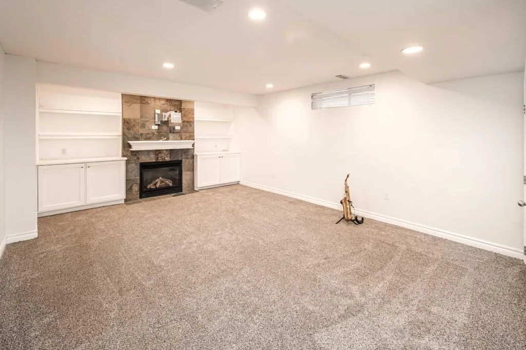 262 Panamount Close NW Calgary AB T3K 5P6