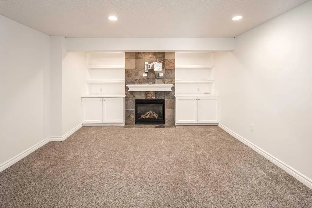 262 Panamount Close NW Calgary AB T3K 5P6