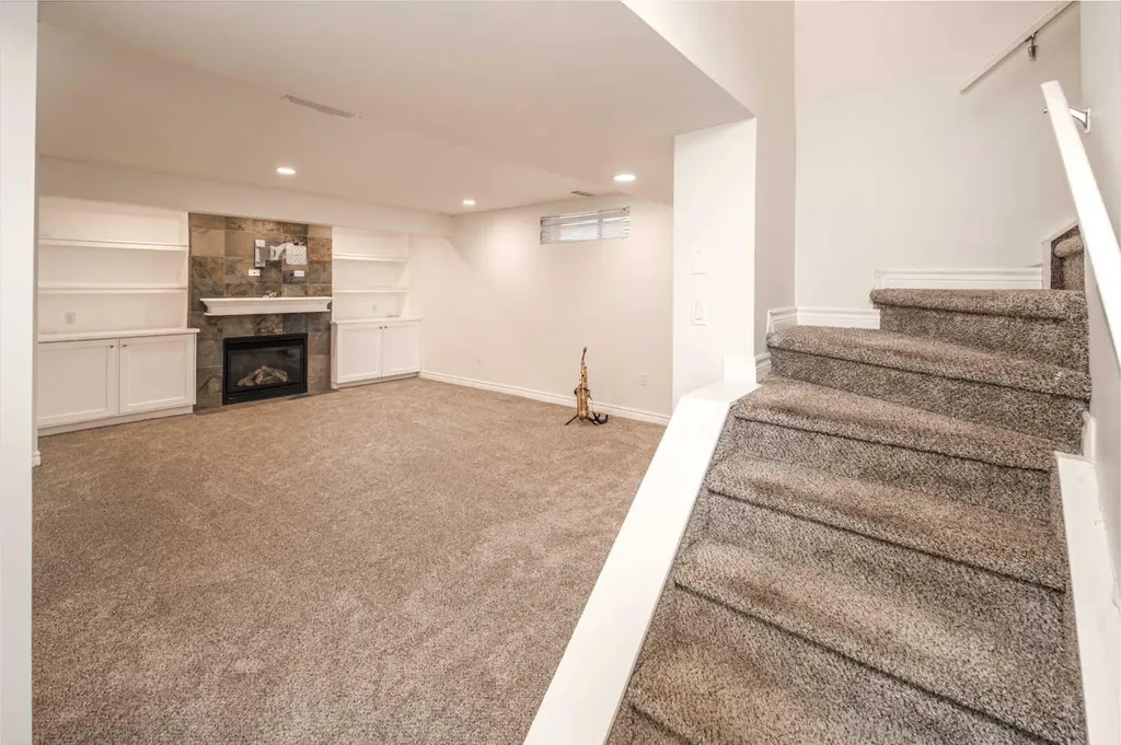 262 Panamount Close NW Calgary AB T3K 5P6