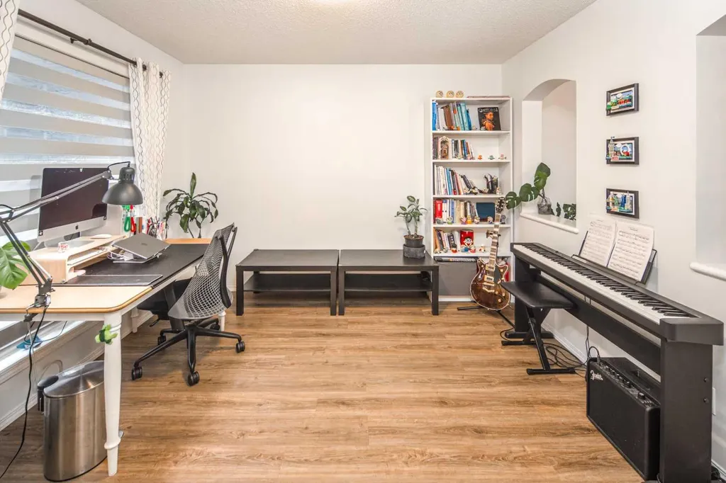 262 Panamount Close NW Calgary AB T3K 5P6