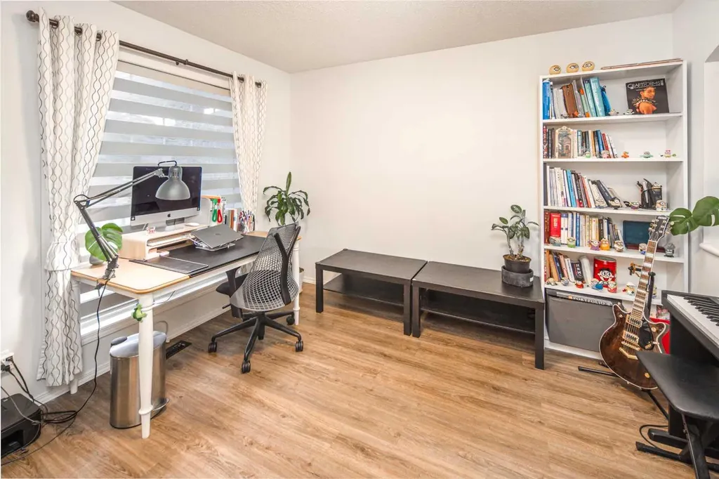262 Panamount Close NW Calgary AB T3K 5P6