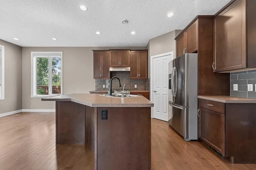 47 Elgin Meadows Road SE Calgary AB T2Z 0S1