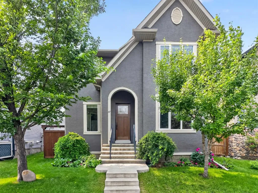 47 Elgin Meadows Road SE Calgary AB T2Z 0S1