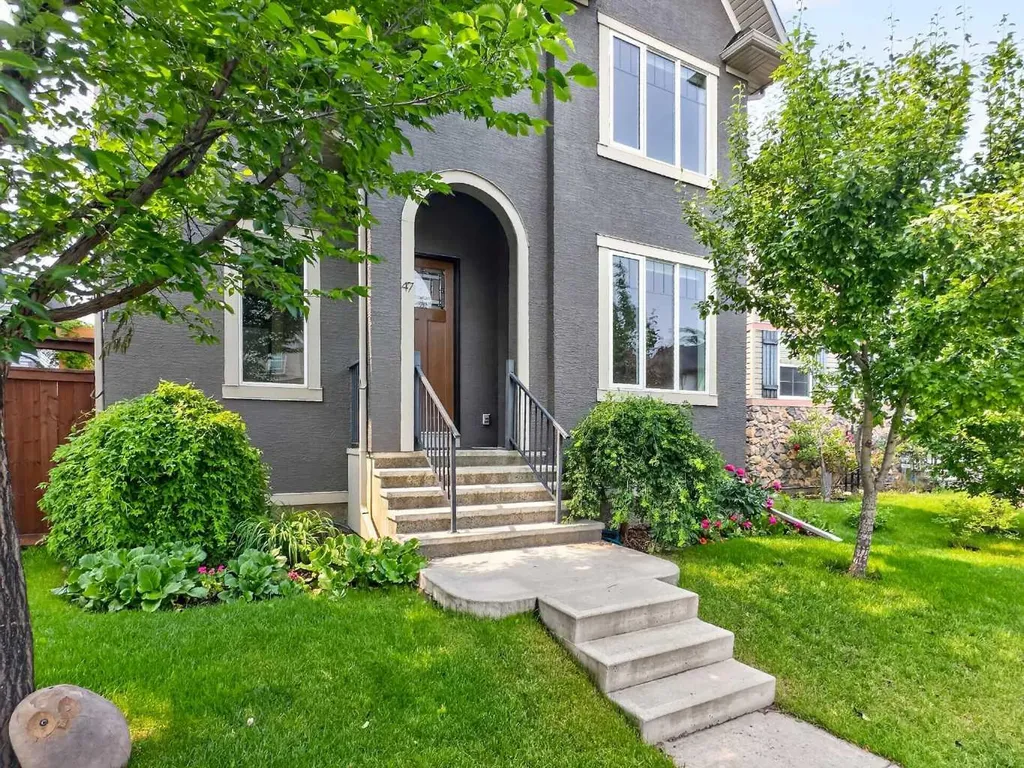47 Elgin Meadows Road SE Calgary AB T2Z 0S1