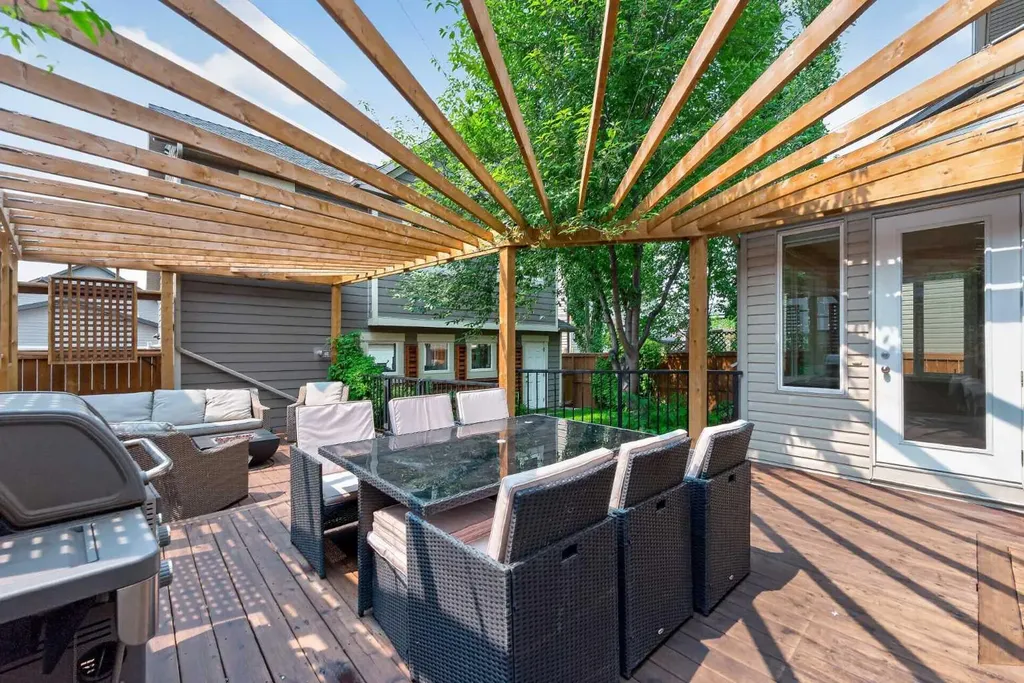 47 Elgin Meadows Road SE Calgary AB T2Z 0S1