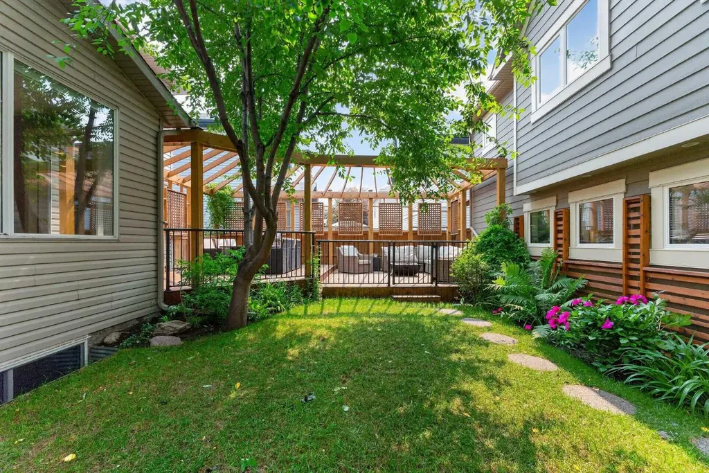 47 Elgin Meadows Road SE Calgary AB T2Z 0S1