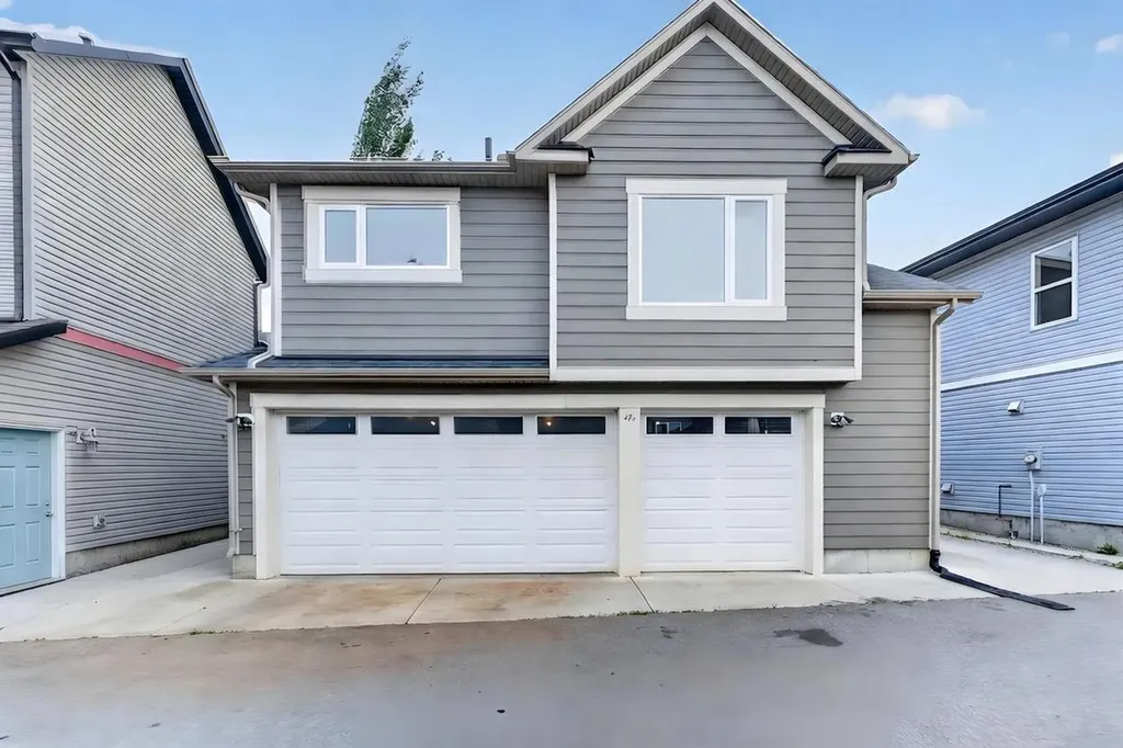 47 Elgin Meadows Road SE Calgary AB T2Z 0S1