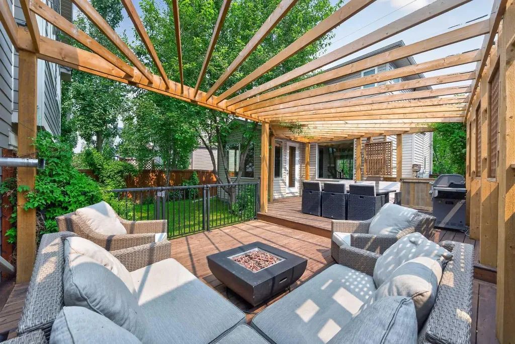 47 Elgin Meadows Road SE Calgary AB T2Z 0S1