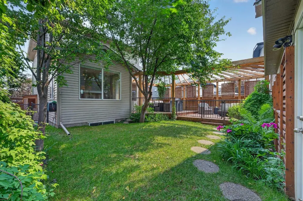 47 Elgin Meadows Road SE Calgary AB T2Z 0S1