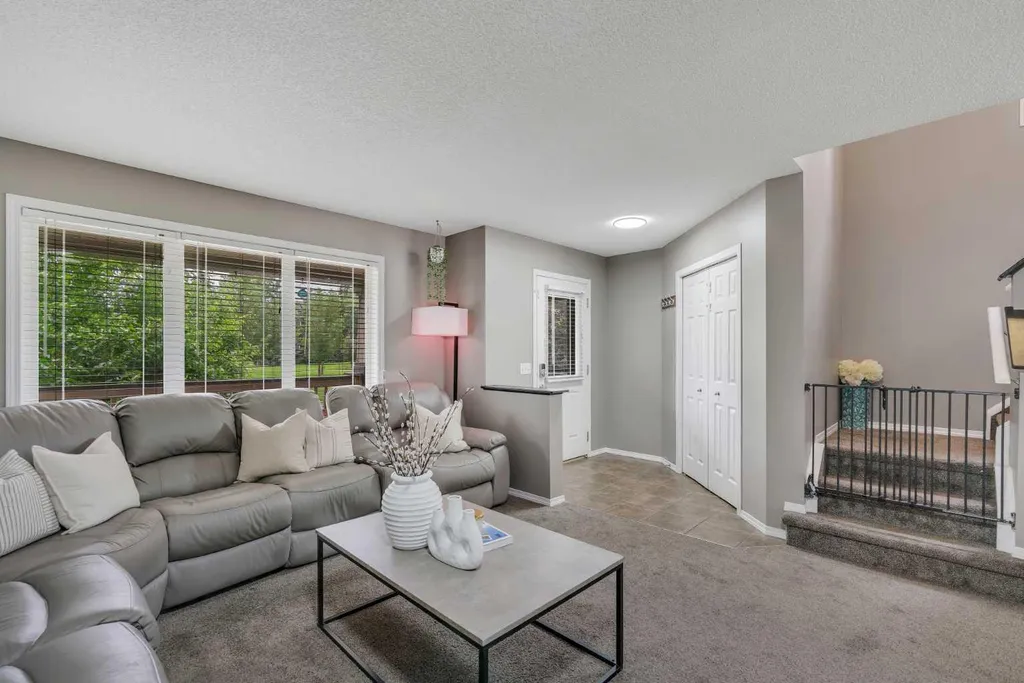 12 Copperfield Rise SE Calgary AB T2Z 4R6
