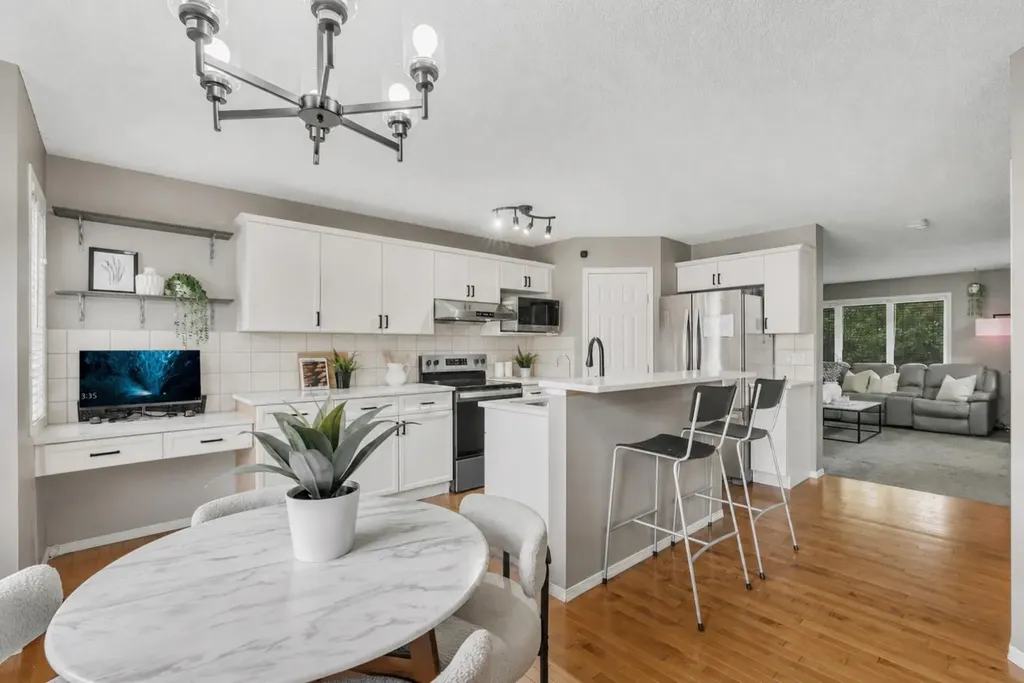 12 Copperfield Rise SE Calgary AB T2Z 4R6