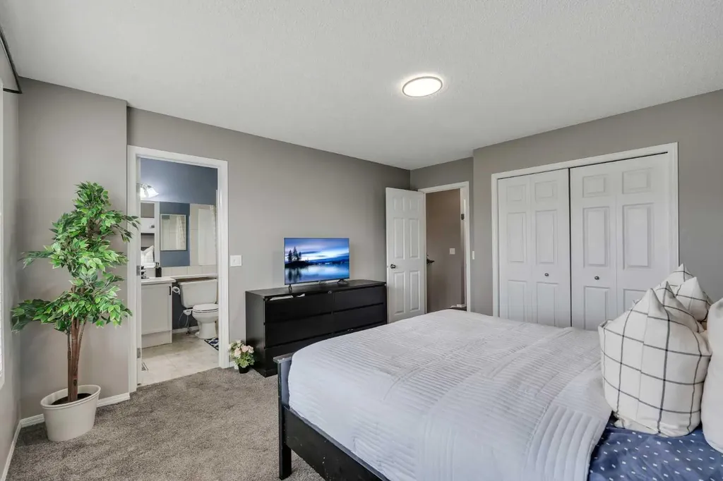 12 Copperfield Rise SE Calgary AB T2Z 4R6