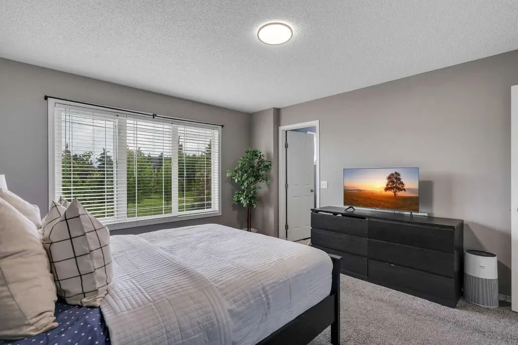 12 Copperfield Rise SE Calgary AB T2Z 4R6