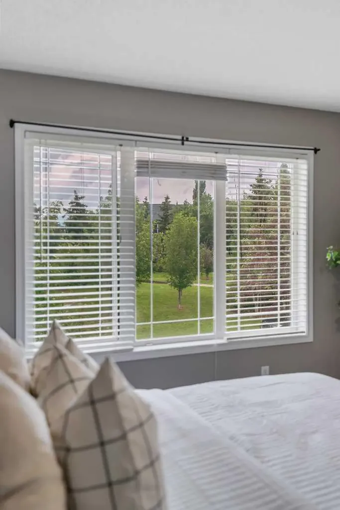12 Copperfield Rise SE Calgary AB T2Z 4R6