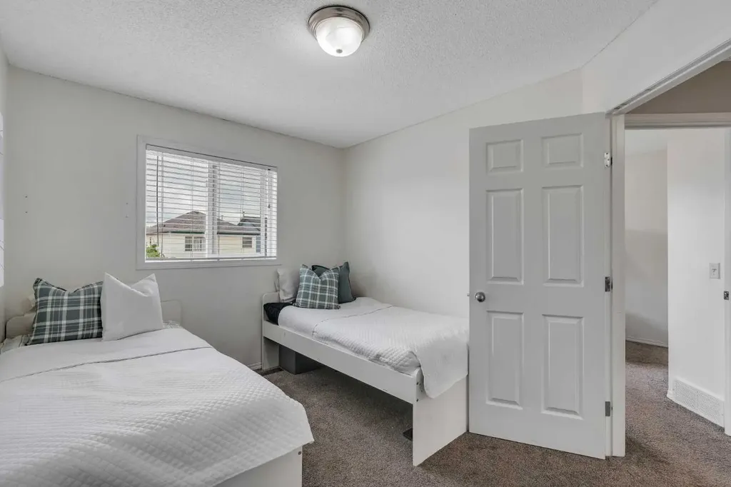 12 Copperfield Rise SE Calgary AB T2Z 4R6