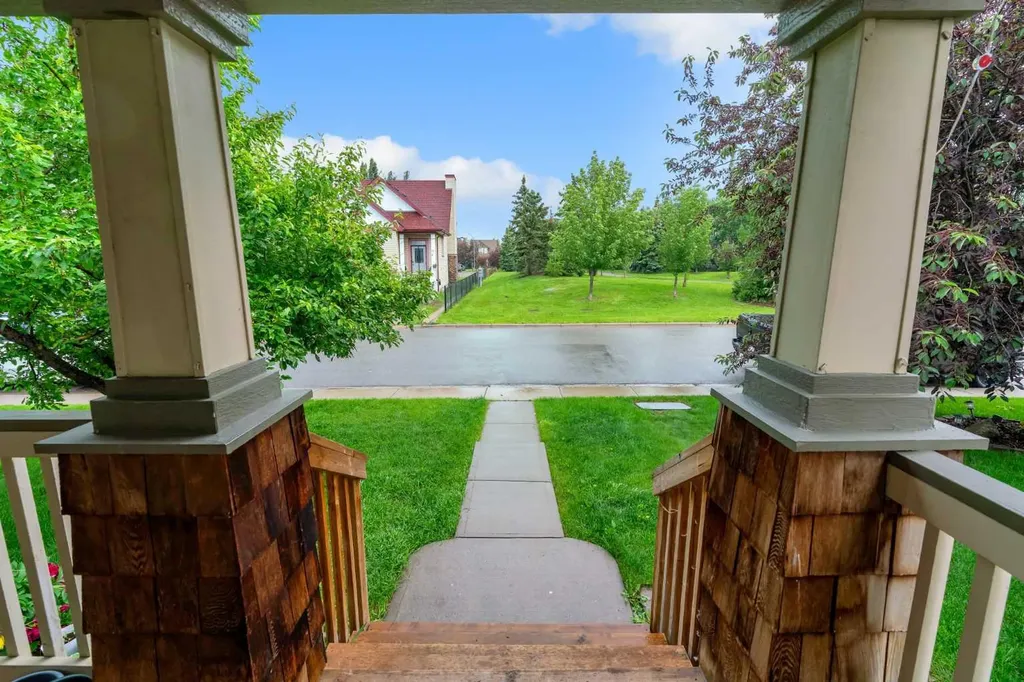 12 Copperfield Rise SE Calgary AB T2Z 4R6