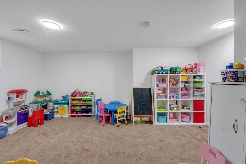 12 Copperfield Rise SE Calgary AB T2Z 4R6