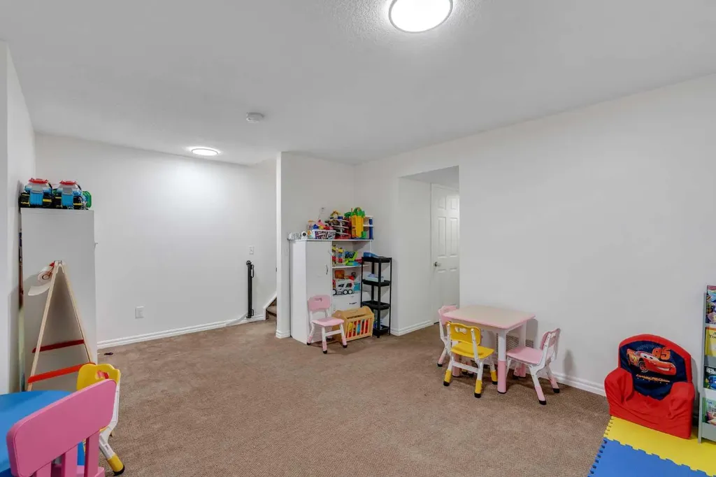 12 Copperfield Rise SE Calgary AB T2Z 4R6