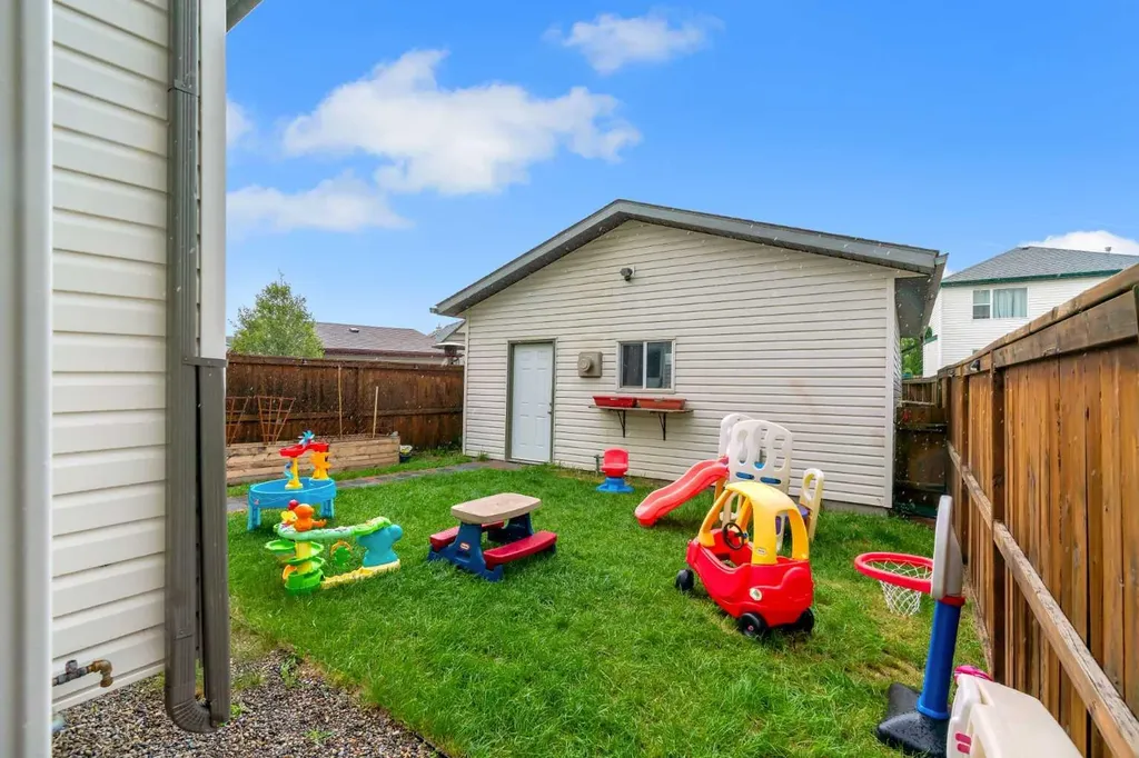 12 Copperfield Rise SE Calgary AB T2Z 4R6
