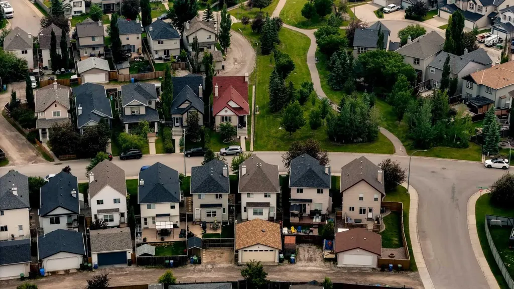 12 Copperfield Rise SE Calgary AB T2Z 4R6