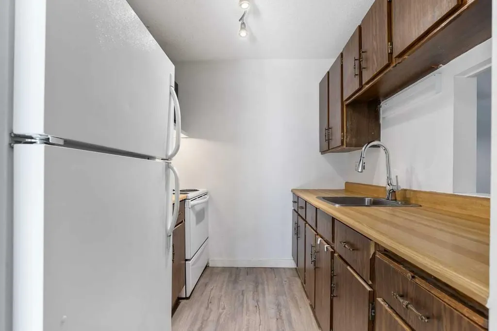10120 Brookpark Boulevard SW Calgary AB T2W 3G3