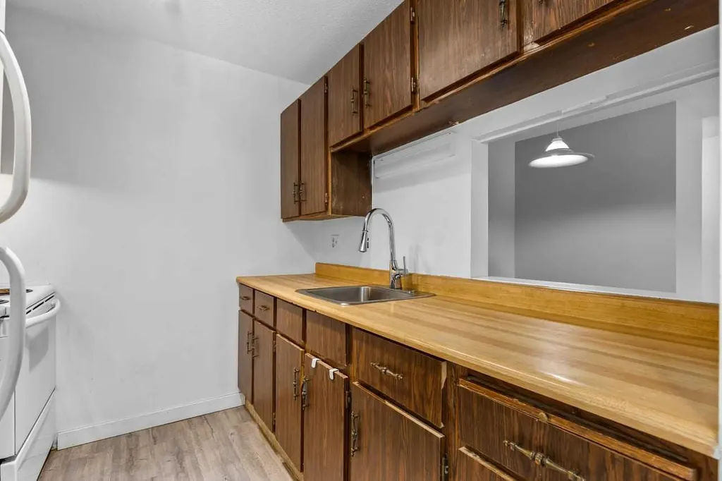 10120 Brookpark Boulevard SW Calgary AB T2W 3G3