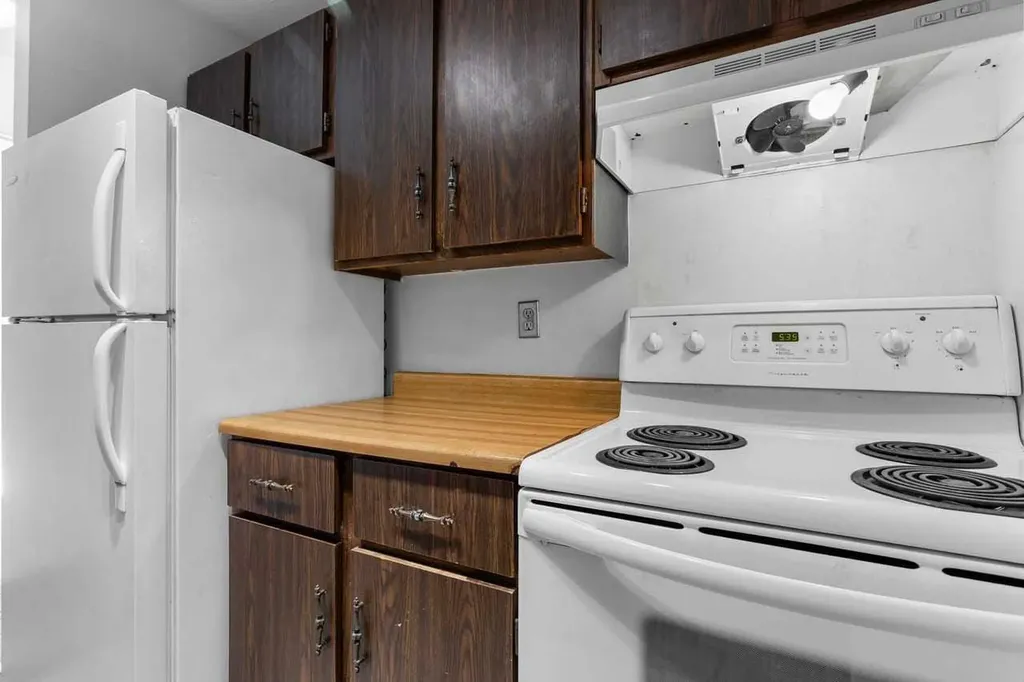 10120 Brookpark Boulevard SW Calgary AB T2W 3G3