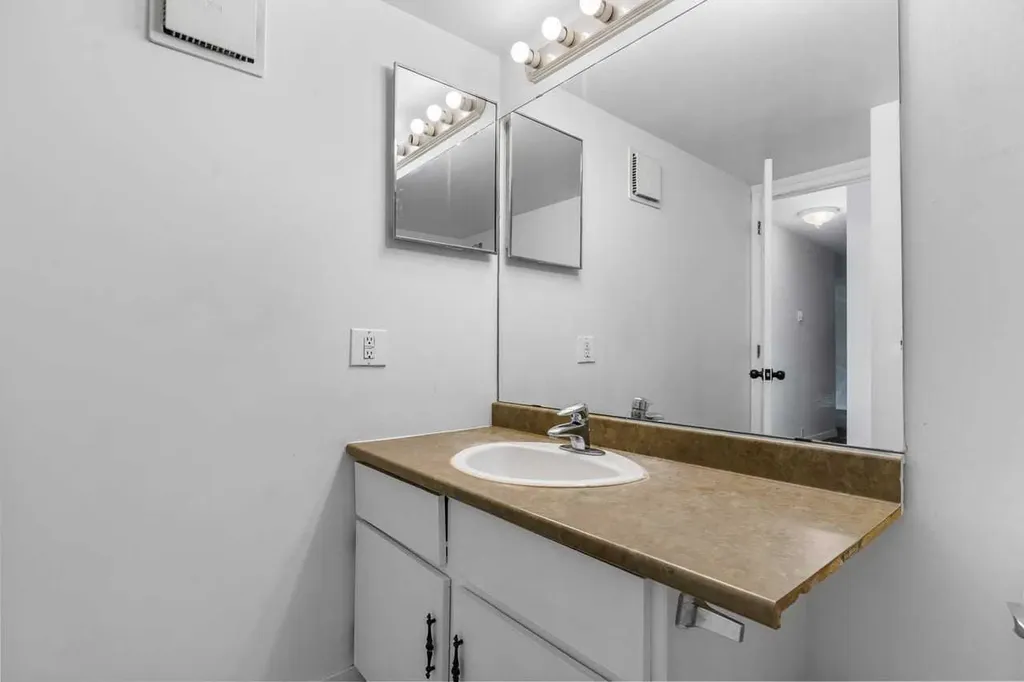 10120 Brookpark Boulevard SW Calgary AB T2W 3G3
