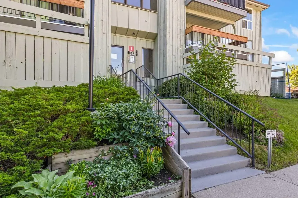 10120 Brookpark Boulevard SW Calgary AB T2W 3G3