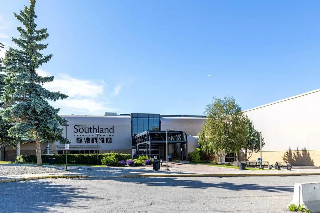 10120 Brookpark Boulevard SW Calgary AB T2W 3G3