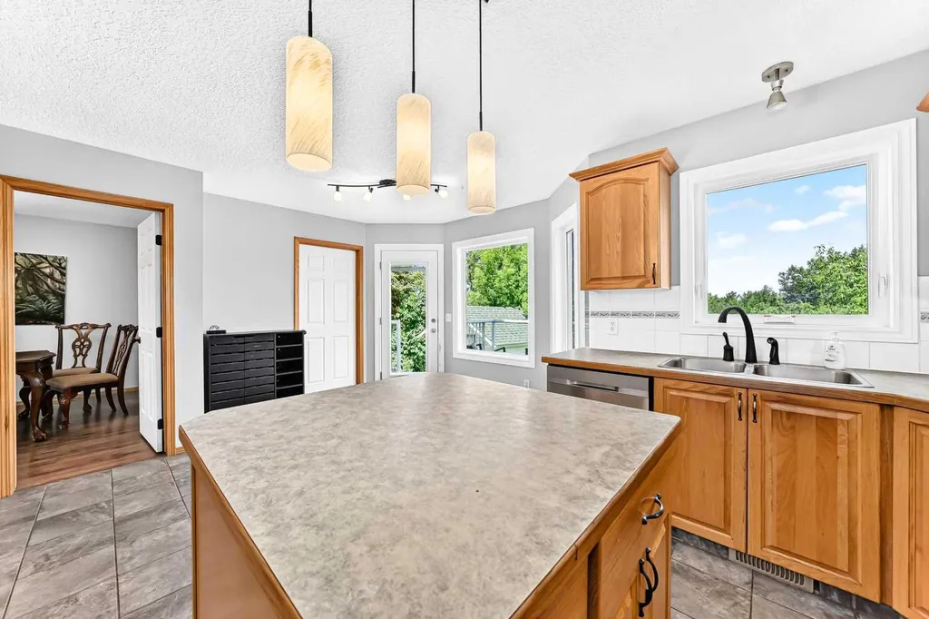 107 2a Avenue NW Diamond Valley AB T0L 0H0