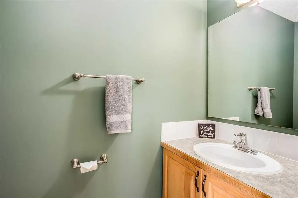 107 2a Avenue NW Diamond Valley AB T0L 0H0
