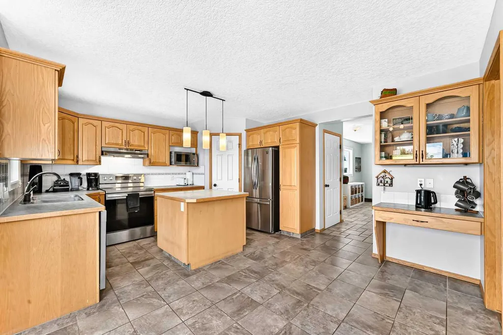 107 2a Avenue NW Diamond Valley AB T0L 0H0