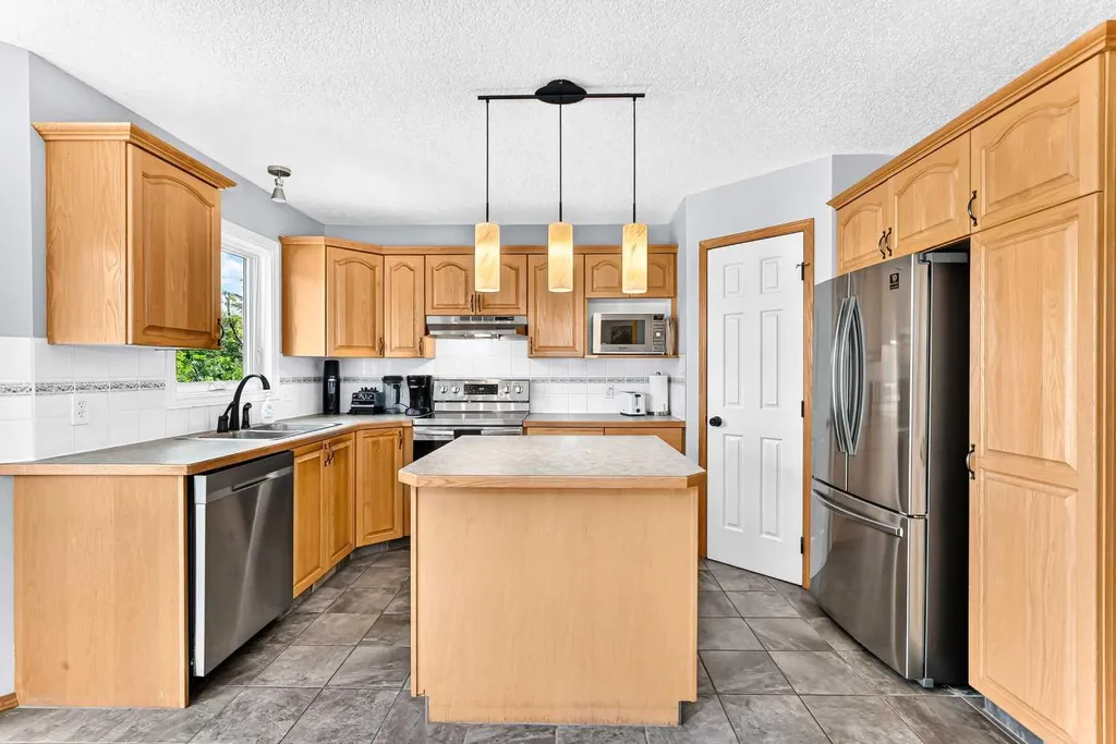 107 2a Avenue NW Diamond Valley AB T0L 0H0
