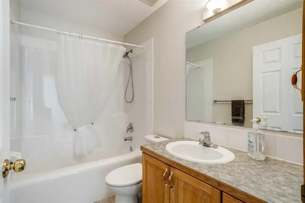 107 2a Avenue NW Diamond Valley AB T0L 0H0