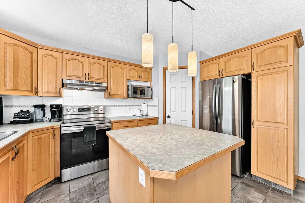 107 2a Avenue NW Diamond Valley AB T0L 0H0