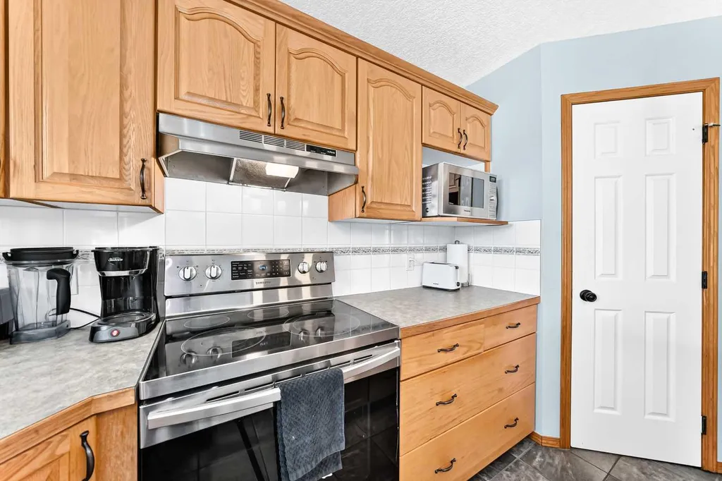 107 2a Avenue NW Diamond Valley AB T0L 0H0