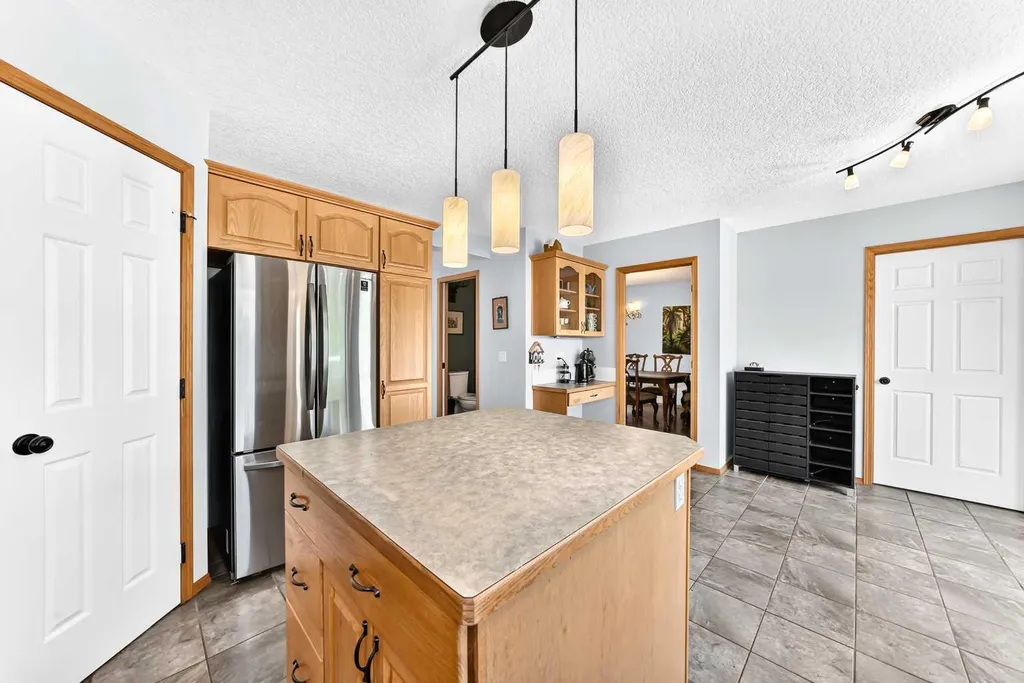 107 2a Avenue NW Diamond Valley AB T0L 0H0