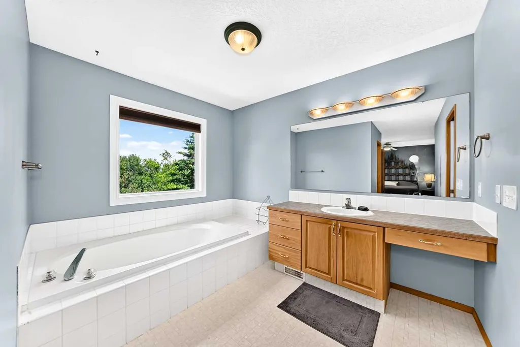107 2a Avenue NW Diamond Valley AB T0L 0H0