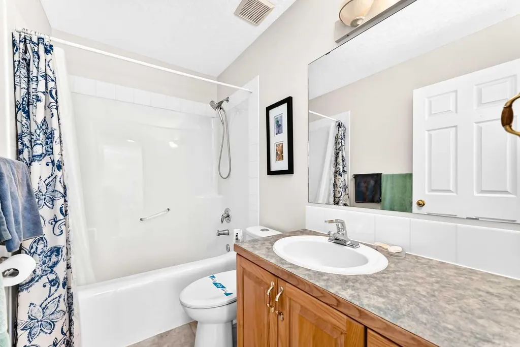 107 2a Avenue NW Diamond Valley AB T0L 0H0