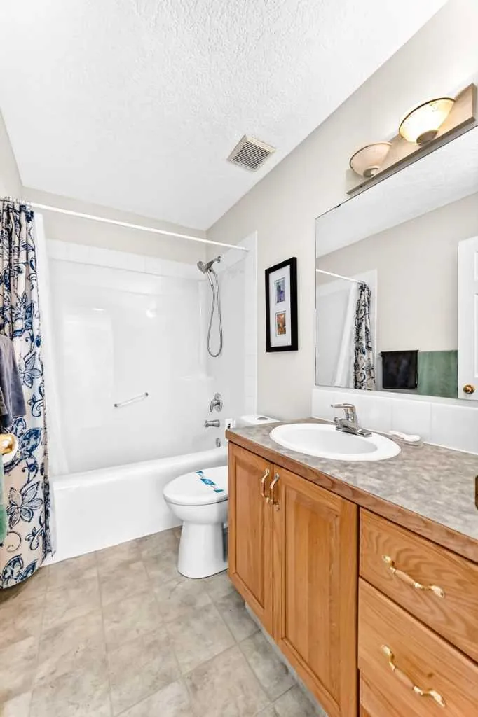 107 2a Avenue NW Diamond Valley AB T0L 0H0