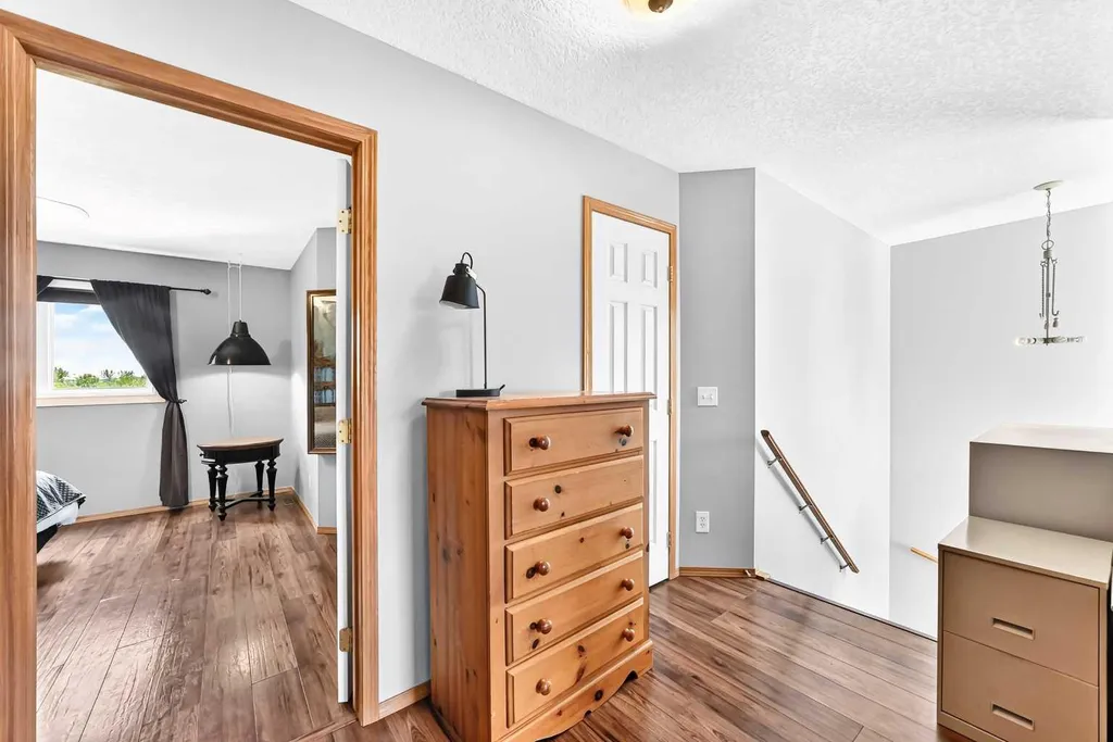 107 2a Avenue NW Diamond Valley AB T0L 0H0