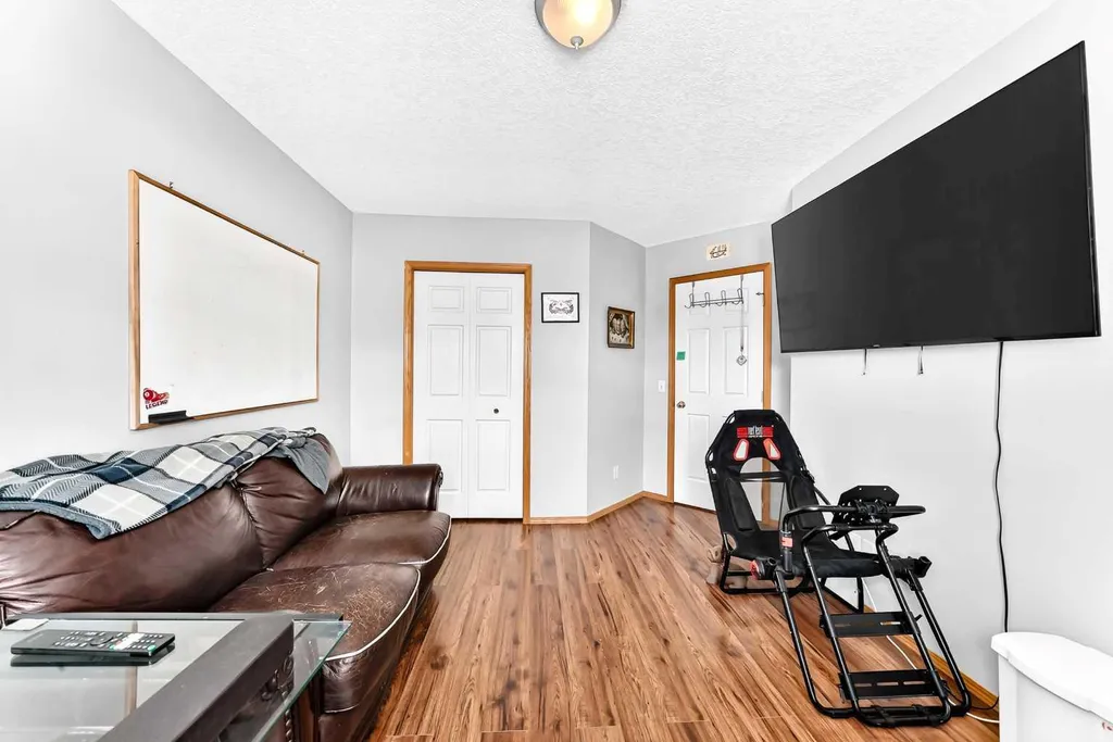 107 2a Avenue NW Diamond Valley AB T0L 0H0