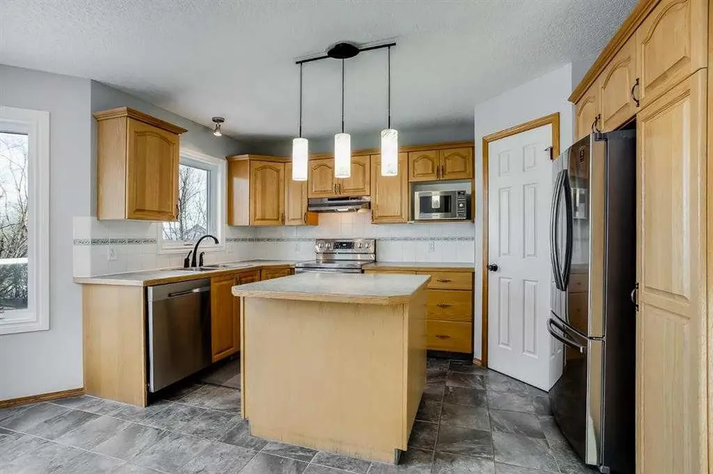 107 2a Avenue NW Diamond Valley AB T0L 0H0