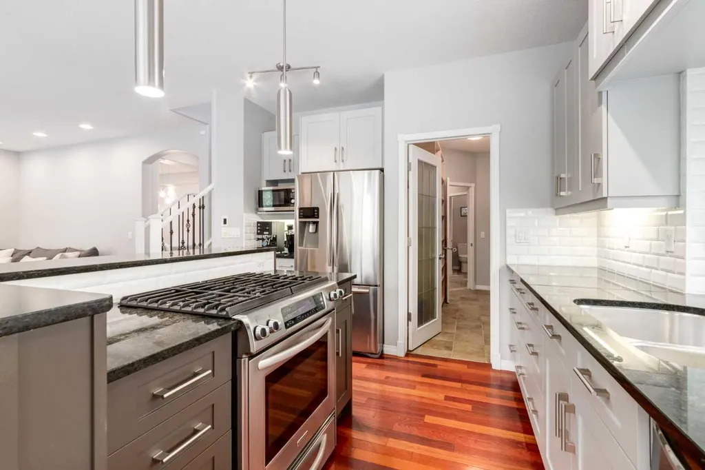 234 Strathridge Place SW Calgary AB T3H 4J2