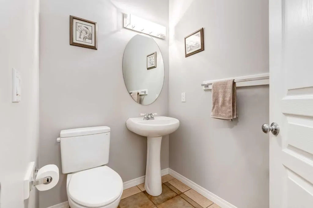 234 Strathridge Place SW Calgary AB T3H 4J2