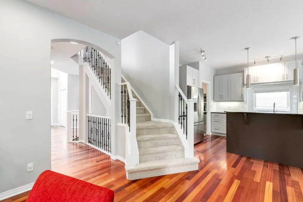 234 Strathridge Place SW Calgary AB T3H 4J2