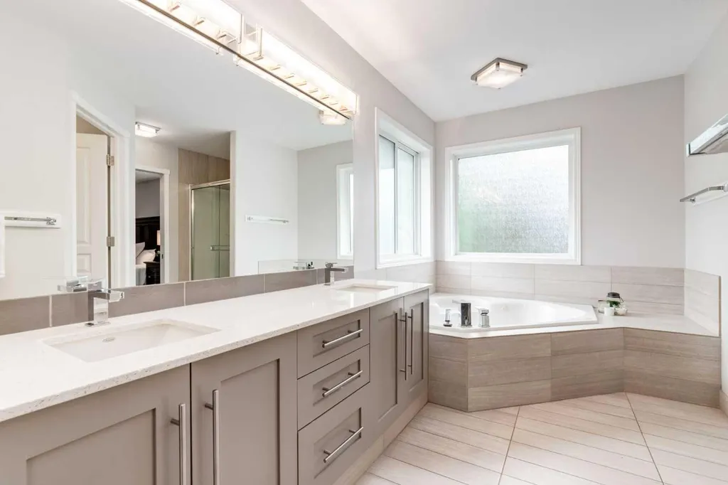 234 Strathridge Place SW Calgary AB T3H 4J2