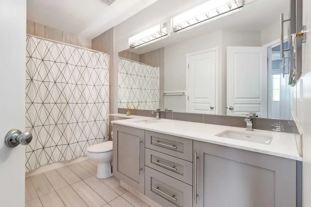 234 Strathridge Place SW Calgary AB T3H 4J2
